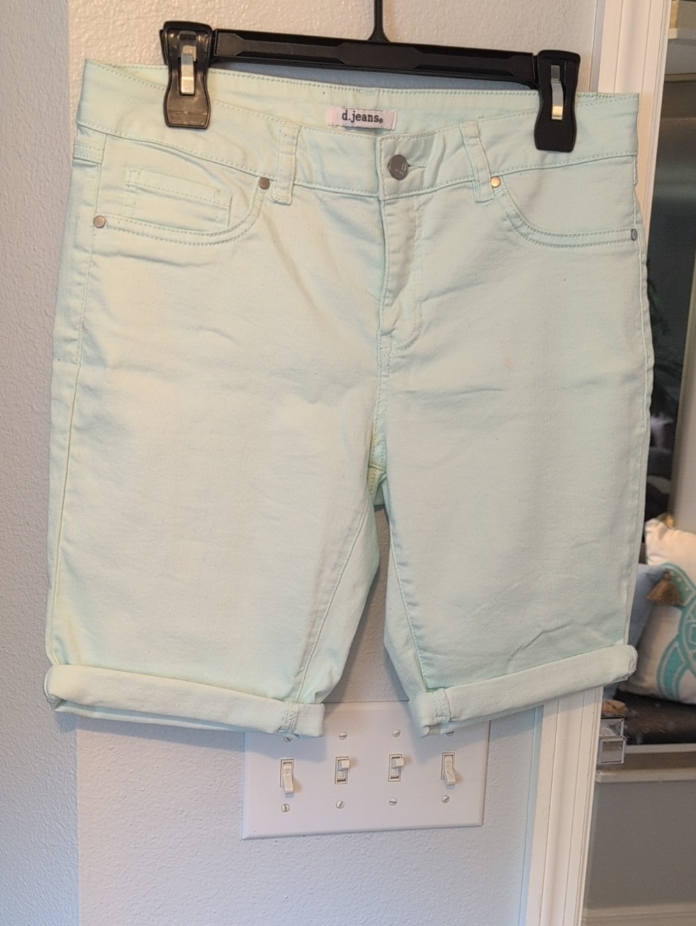 d. jeans Mint Roll-Cuff Jean Shorts Never Worn